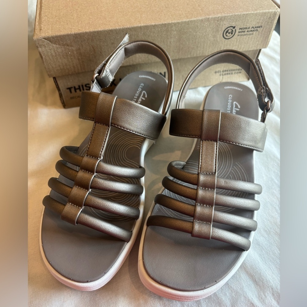NEW Clarks Cloudsteppers Strappy Comfort Sandals 8W